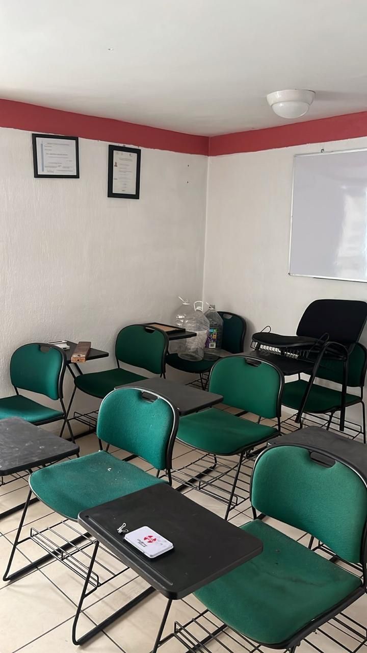 Inmueble empresarial con oficinas equipadas en Tenexpan